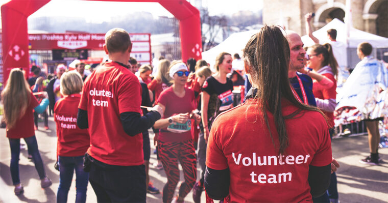 Volunteers helping at a marathon race for volunteers into donors featured image.
